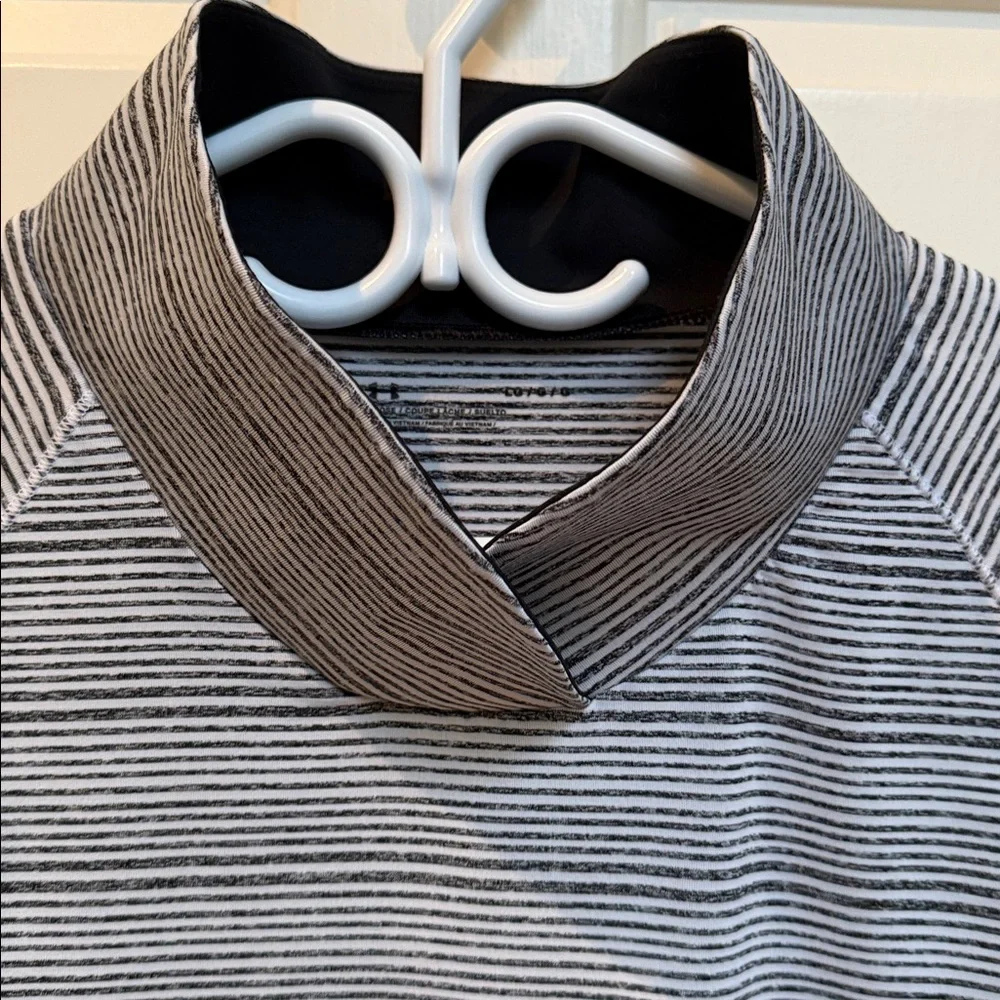 UA Under Armour sz L black white stripe l/s top collar detail - 2 ways to wear - Picture 4 of 8